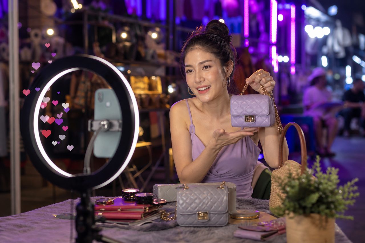 ผู้ชมไลฟ์ Facebook และ TikTok ช่วยบรรยากาศขายอย่างไร